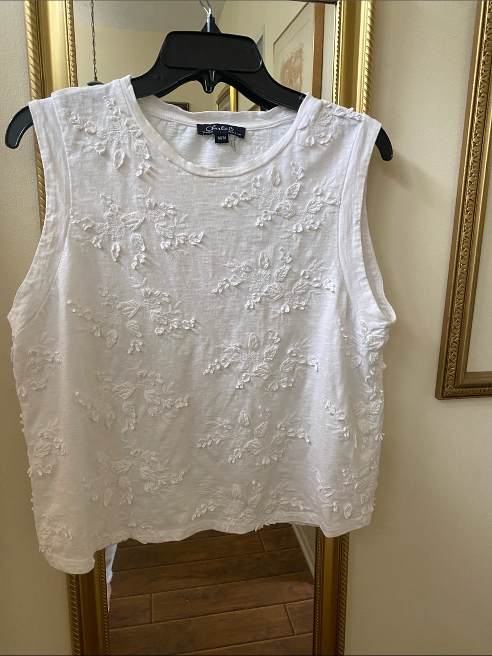 Charlie B white tank top, appliqué leaves and flowers M